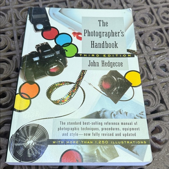 The Photographer’s Handbook by John Hedgecoe. Third edition Paperback. - Picture 1 of 10